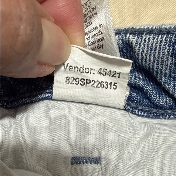 PacSun Mom Jean Blue Jean Shorts with Daisy Design.  Size 25”. - Picture 8 of 11